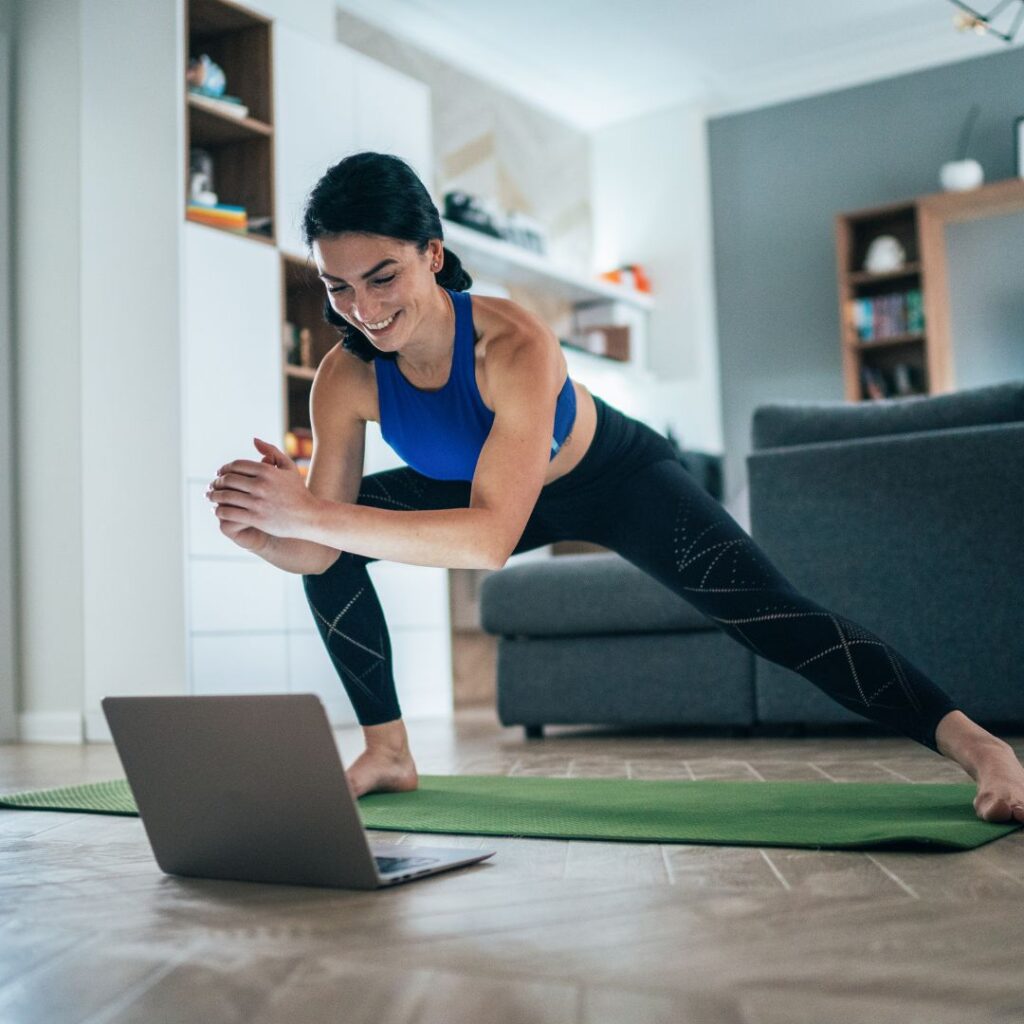 women using online workouts